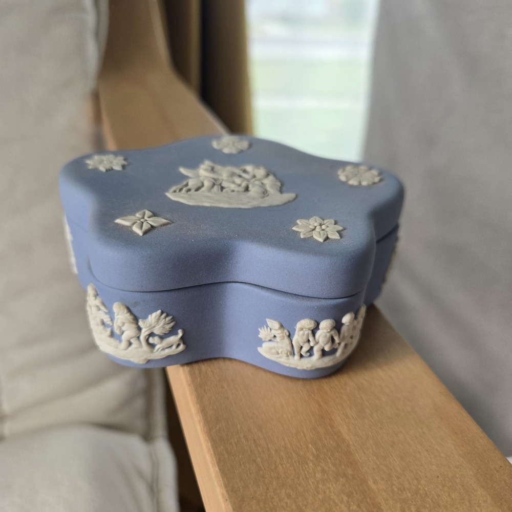 Wedgwood Blue Jasperware Scalloped Edge Trinket Box Candy Round Dish w/ Lid